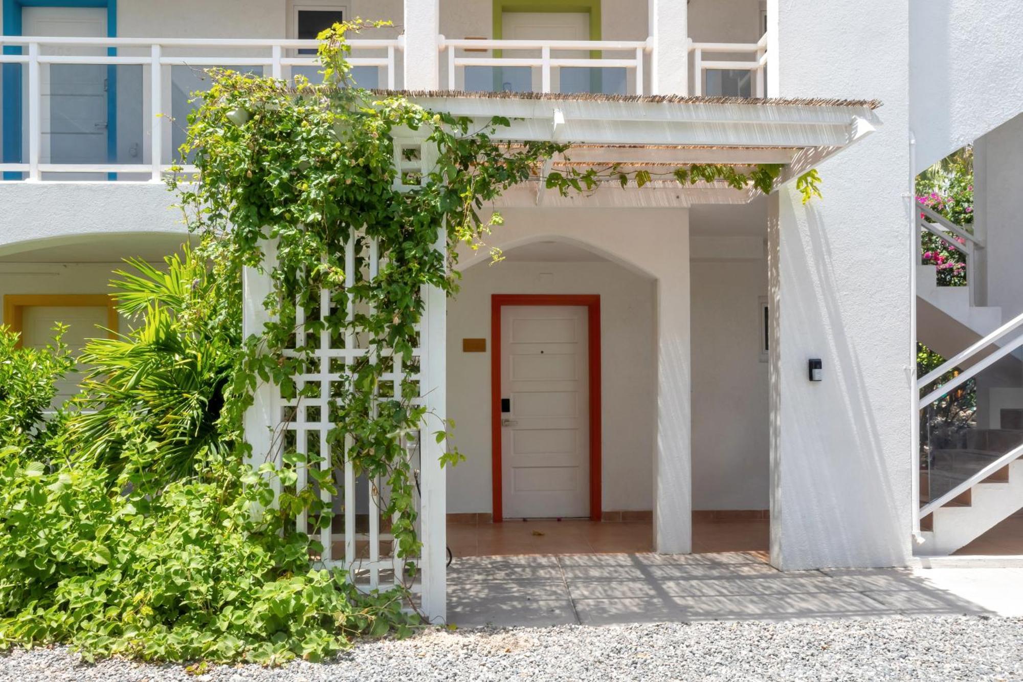 Maho Beach House - Studio - Beach Access Екстериор снимка