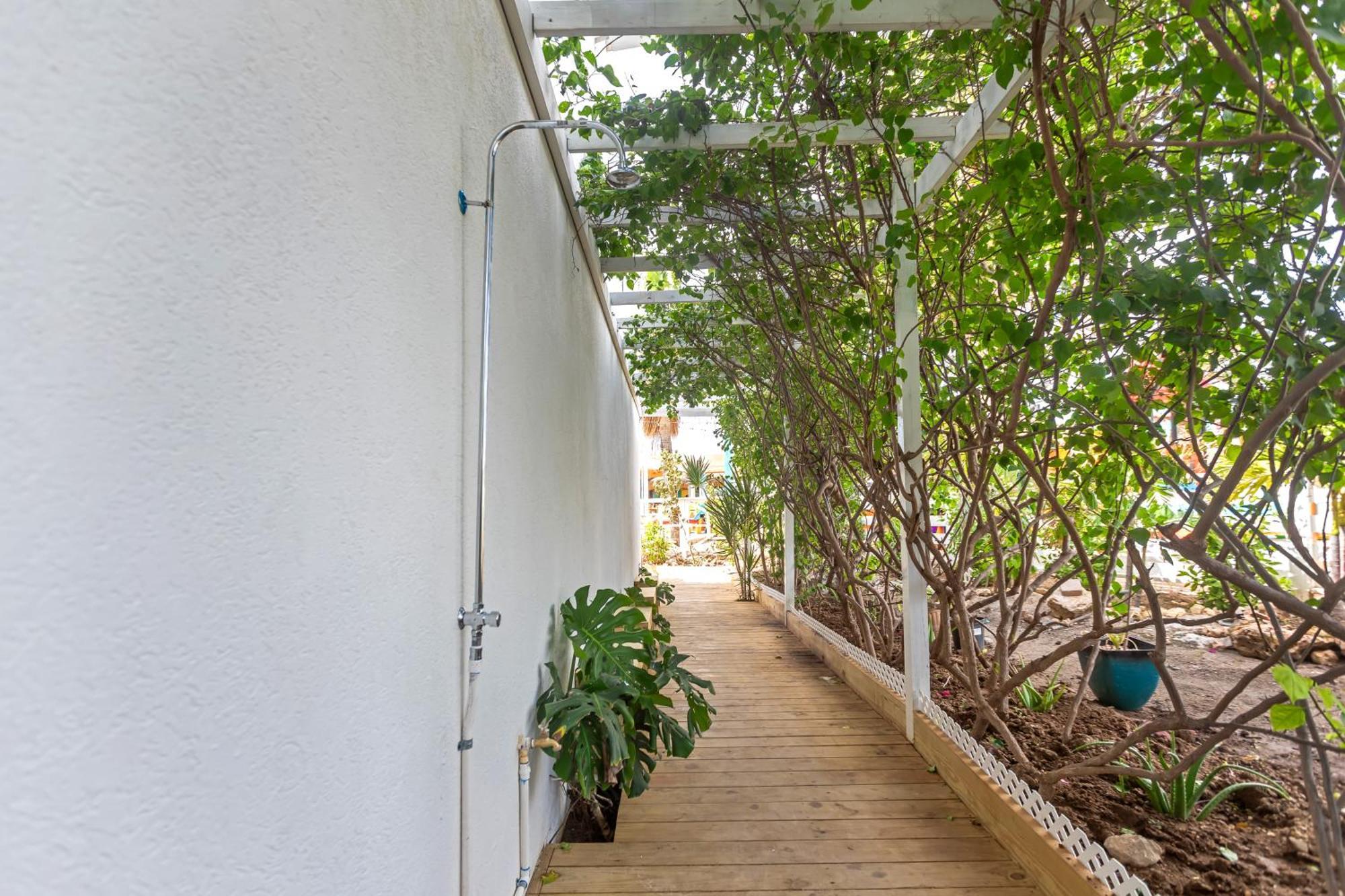 Maho Beach House - Studio - Beach Access Екстериор снимка