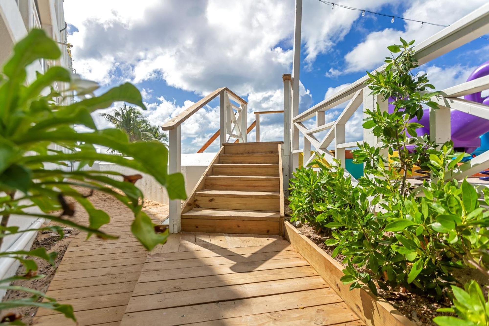 Maho Beach House - Studio - Beach Access Екстериор снимка