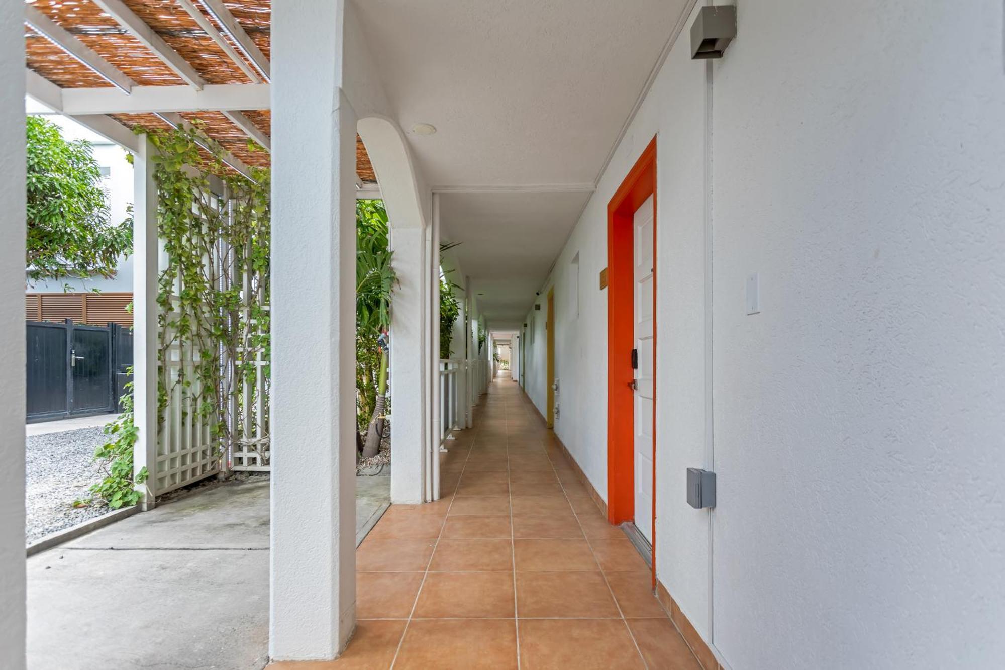Maho Beach House - Studio - Beach Access Екстериор снимка